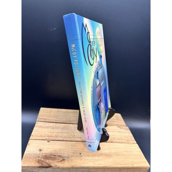 McCoy Pottery Collectors Reference and Value Guide by Hanson, Bob; Nissen, Graig - Picture 3 of 8